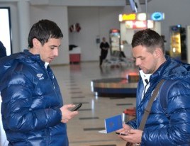 Металлург Д отправился на сборы Под руководством Юрия Максимова в Турцию прилетели 22 футболиста.