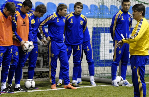 Сборная Украины U-21 провела спарринг с "молодежкой" Динамо Перед вылетом на Кубок Содружества команда Ковальца провела контрольный матч. 