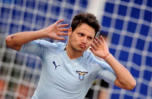Динамо возвращается к переговорам по Сарате Киевский клуб не оставляет попыток заполучить аргентинца. 