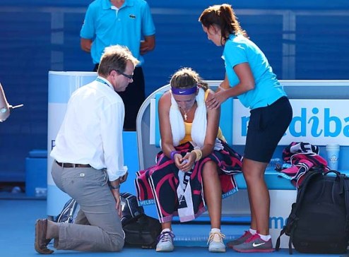 Азаренко: "Не могла дышать" Белорусская теннисистка пояснила, почему взяла медицинский тайм-аут на десять минут в полуфинале Australian Open.