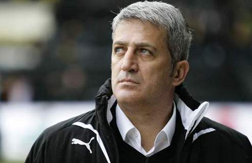 Лотито: Петкович не покинет Лацио Сплетни об уходе боснийского специалиста из римской команды оказались необоснованными.