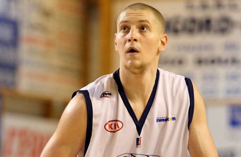 Р.Вирастюк: "Хотелось бы остаться за границей" Украинский баскетболист рассказал о причинах своего отъезда во Францию.