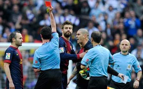 Вальдес дисквалифицирован на четыре матча Голкипер Барселоны поплатился за инцидент, который произошел уже после Эль Класико.
