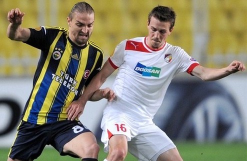 ЛЕ. Фенербахче преодолел Викторию Стамбульцы не без труда прошли в 1/8 финала Лиги Европы чешский клуб.