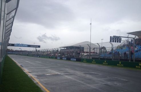 Формула-1. Гран-при Австралии. Квалификация состоится в воскресенье Дождь помешал провести полноценную квалификационную сессию.
