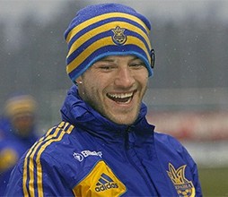 Ярмоленко: "Поедем в Польшу за победой" Андрей Ярмоленко дал комментарий перед открытой тренировкой сборной Украины.