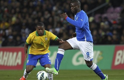 Зрелищная ничья Италии и Бразилии Титулованные сборные сыграли в товарищеском матче.
