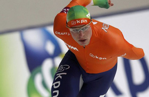 Конькобежный спорт. Победа Крамера в Сочи Нидерландский конькобежец Свен Крамер одержал победу на чемпионате мира на дистанции 5000 метров.