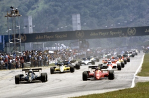 Экклстоун может вернуть Формулу-1 в Рио-де-Жанейро По мнению Берни Экклстоуна, Гран-при Бразилии через три года может пройти в Рио.