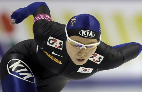 Конькобежный спорт. Кореянка Ли выиграла в Сочи Сан Хва Ли из Южной Кореи стала чемпионкой мира.