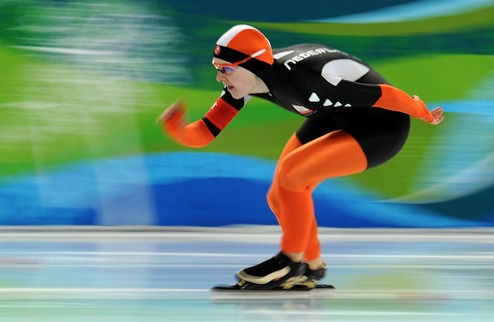 Конькобежный спорт. Сборная Нидерландов выиграла женскую командную гонку На чемпионате мира в Сочи состоялась командная гонка у женщин.