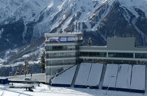 В Сочи уже готовят снег на Олимпиаду Организаторы готовятся заранее к капризам сочинской погоды.