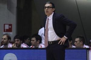 Армани Джинс: Скариоло на грани отставки, игрокам не платят зарплату Кризис поразил одного из грандов итальянского баскетбола.