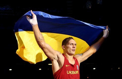Усик: "О профессиональной карьере буду думать позже" Украинский боксер прокомментировал слухи, появившиеся в СМИ.
