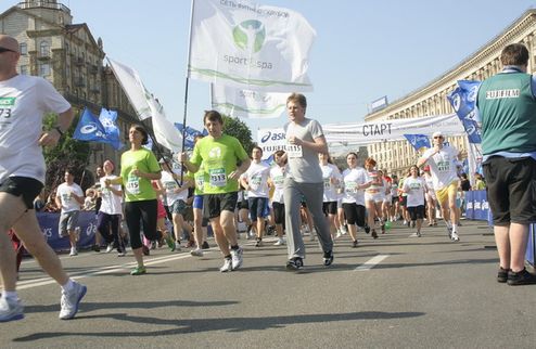 На Киевском марафоне усилят меры безопасности Во время традиционного забега по улицам столицы Украины о безопасности его участников позаботятся нескольк...