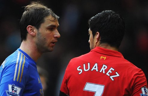 Суарес извинился перед Ивановичем за укус Форвард Ливерпуля принес свои извинения защитнику Челси.