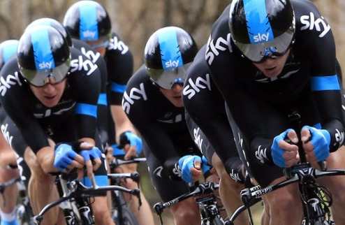 Джиро д'Италия. Team Sky выигрывает командную гонку Team Sky во главе с Брэдли Виггинсом выиграла командную гонку на втором этапе супермногодневки Джиро...