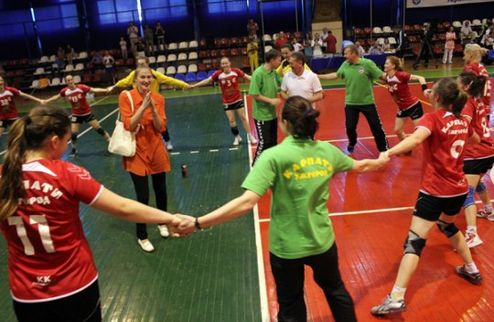 Гандбол. Карпаты оформляют чемпионство 5 мая 2013 года войдет в историю украинского женского гандбола как день, когда ужгородская команда во второй раз ...