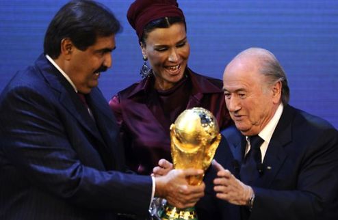 Блаттер ратует за проведение ЧМ-2022 зимой Президент ФИФА выступает против летнего чемпиона мира по футболу в 2022-м году.