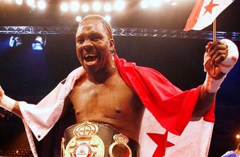 Джонс отбирает чемпионский титул у Лебедева Панамский боксер неожиданно стал новым чемпионом мира по версии WBA.