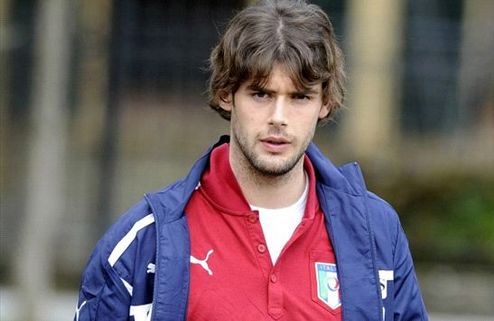 Поли перейдет в Милан Пресса утверждает, что Сампдория и Милан договорились о трансфере полузащитника Андреа Поли.
