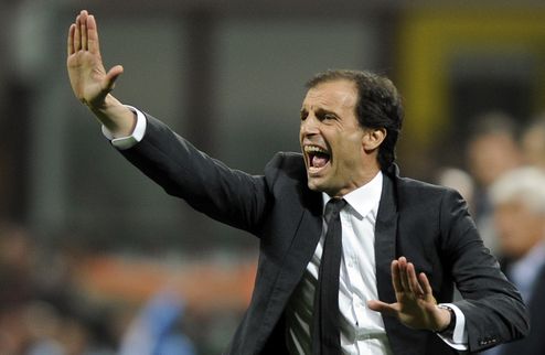 Официально: Аллегри остается в Милане Президент россонери Сильвио Берлускони подтвердил, что клуб продолжит сотрудничество с нынешним тренером.