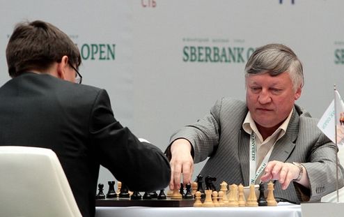 Шахматы. В Киеве 10 гроссмейстеров бьются за 11 тысяч евро В столице Украины стартовал супертурнир по быстрым шахматам.