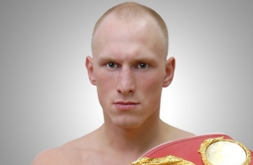Влодарчик нокаутировал Чахкиева Кшиштоф Влодарчик досрочно победил Рахима Чахкиева.