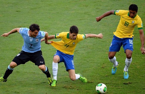 Бразилия прорывается в финал Кубка Конфедераций Хозяева турнира в сложной борьбе обыграли Уругвай в полуфинале.