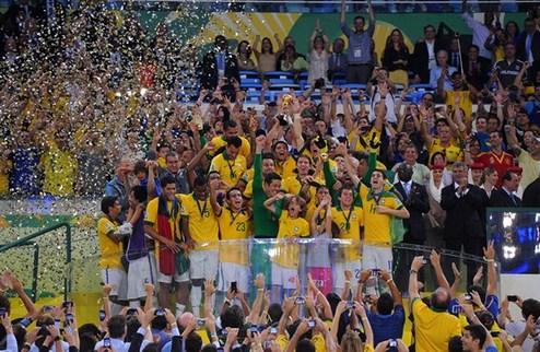 Фурия плоха Бразилия выигрывает Кубок Конфедераций, разбив в финале Испанию.