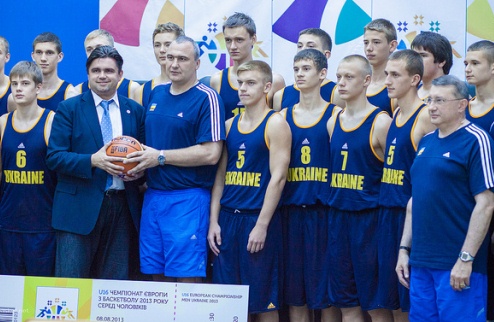 U-16. Украина проигрывает на турнире во Франции В рамках подготовки к домашнему чемпионату Европы команда Виталия Усенко проиграла французам и хорватам.