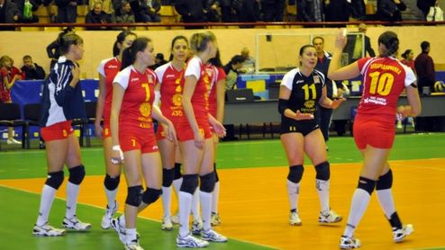 Волейбол. Северодончанка вышла из отпуска Четвертая команда женской Суперлиги по итогам сезона-2012/13 начала подготовку к новым турнирным баталиям.
