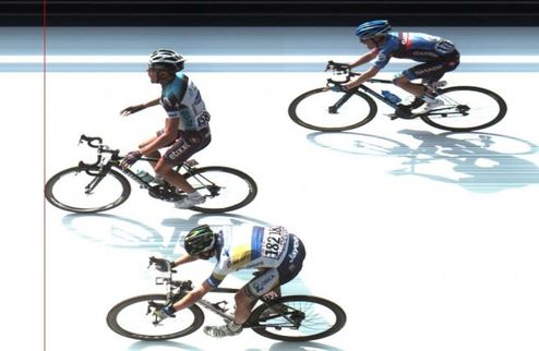 Тур де Франс. Трентин выигрывает транзитный этап Маттео Трентин оказался быстрейшим из отрыва на четырнадцатом этапе Тур де Франс. Гонщик из Omega Pharm...