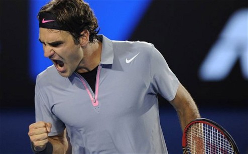 Федерер: "Холод сделал грунт тяжеловатым" Швейцарский теннисист прокомментировал свою победу в четвертьфинале турнира в Гамбурге.