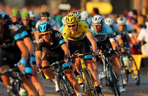 Тур де Франс 2013. Итоговый общий зачет Британец Кристофер Фрум (Team Sky) выиграл сотую версию супермногодневки Тур де Франс. 