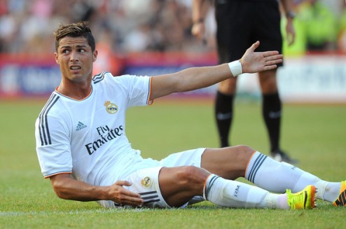 Криштиану Роналду – костолом! Полузащитник Реала сломал руку юному фанату ударом со штрафного.