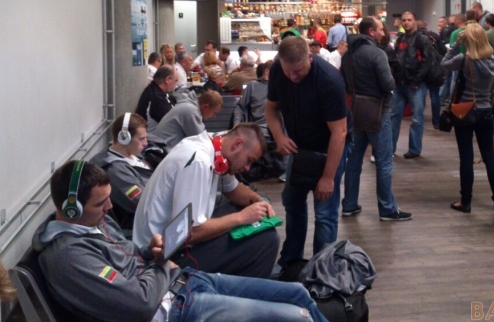 Сборная Литвы застряла в аэропорту Трехцветные столкнулись с первыми проблемами на пути в Словению, где 4-го сентября начнется чемпионат Европы.