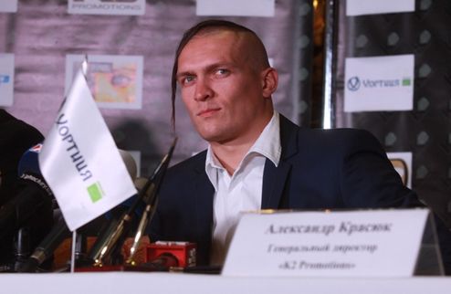 Усик: "В Америку поеду за чемпионскими поясами" Украинский боксер прокомментировал свой переход в профессионалы.