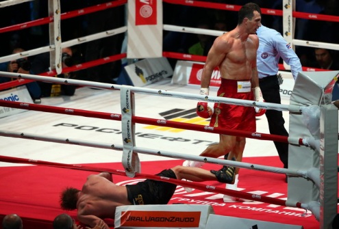 Поверженный Витязь. ФОТО Украинский супертяжеловес Владимир Кличко добыл свою очередную победу.