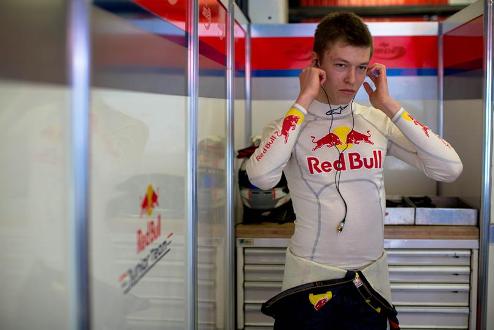 Формула-1. Россиянин Квят сменит Риккьярдо в Торо Россо Команда официально объявила о том, что вакантное место за рулем болида уже заполнено.