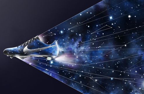"Сверхновая звезда" от Nike Взрывная скорость Криштиану Роналду нашла отражение в новых бутсах CR7.