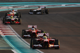 Формула-1. Масса критикует тактику Феррари Фелипе Масса считает, что в команде Феррари ошиблись с выбором резины на последний отрезок гонки в Абу-Даби.