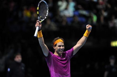 Итоговый турнир АТР. Надаль выходит в финал В первом полуфинальном матче Итогового турнира ATP испанец в двух сетах переиграл Федерера.