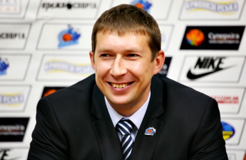 Юшкин: "Днепр играл в силовой манере" Главный тренер БК Одесса был очень устал, но все же находил силы радоваться победе над Днепром. 