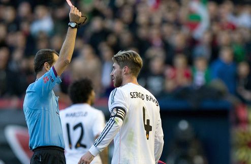 Реал избежал поражения в Памплоне Мадридцы сумели отыграться с 0:2, несмотря на численное меньшинство.