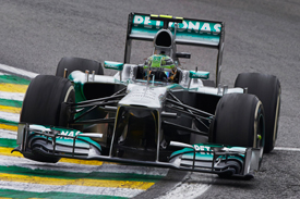 Формула-1. Хэмилтон приветствует изменения в правилах Льюис Хэмилтон верит, что новый регламент Формулы-1, который вступит в силу со следующего сезона, ...