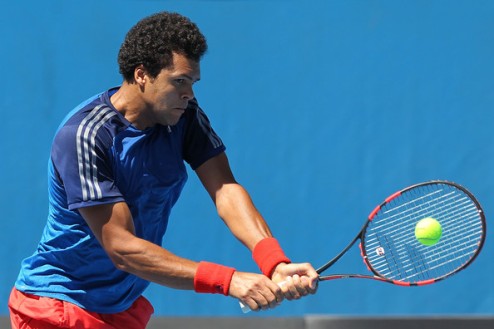 Тсонга: "Хочу взять реванш у Федерера" Французский теннисист прокомментировал свою победу в третьем раунде Australian Open.