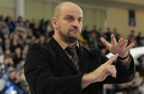 Тренер секонд-хенд В мариупольском Азовмаше таки решились на смену тренера. 