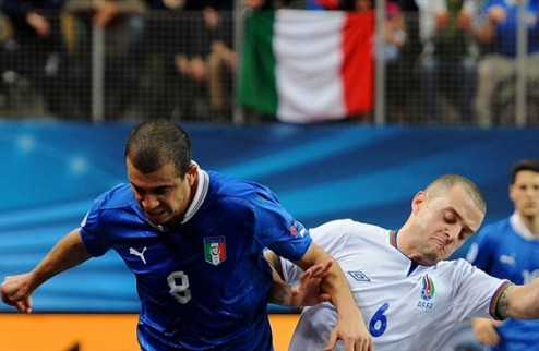 Футзал. Италия уничтожила Азербайджан  Из группы С в 1/4 финала вышли Скуадра Адзурра и Словения.