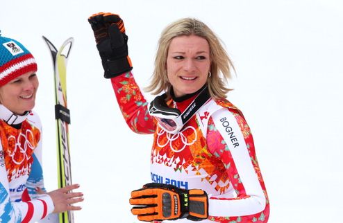 Горные лыжи. Хёфль-Риш приносит Германии второе золото Немка Мария Хёфль-Риш защитила свой титул олимпйиской чемпионки в супер-комбинации.